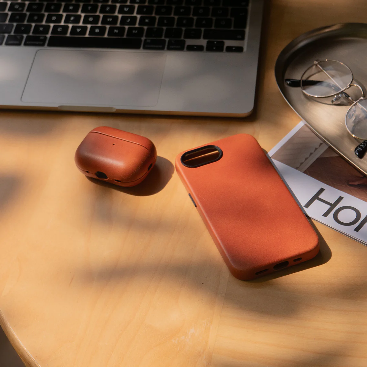 iPhone 16e Leather Shell Case Metal, MagSafe - Saddle Brown - Image 5