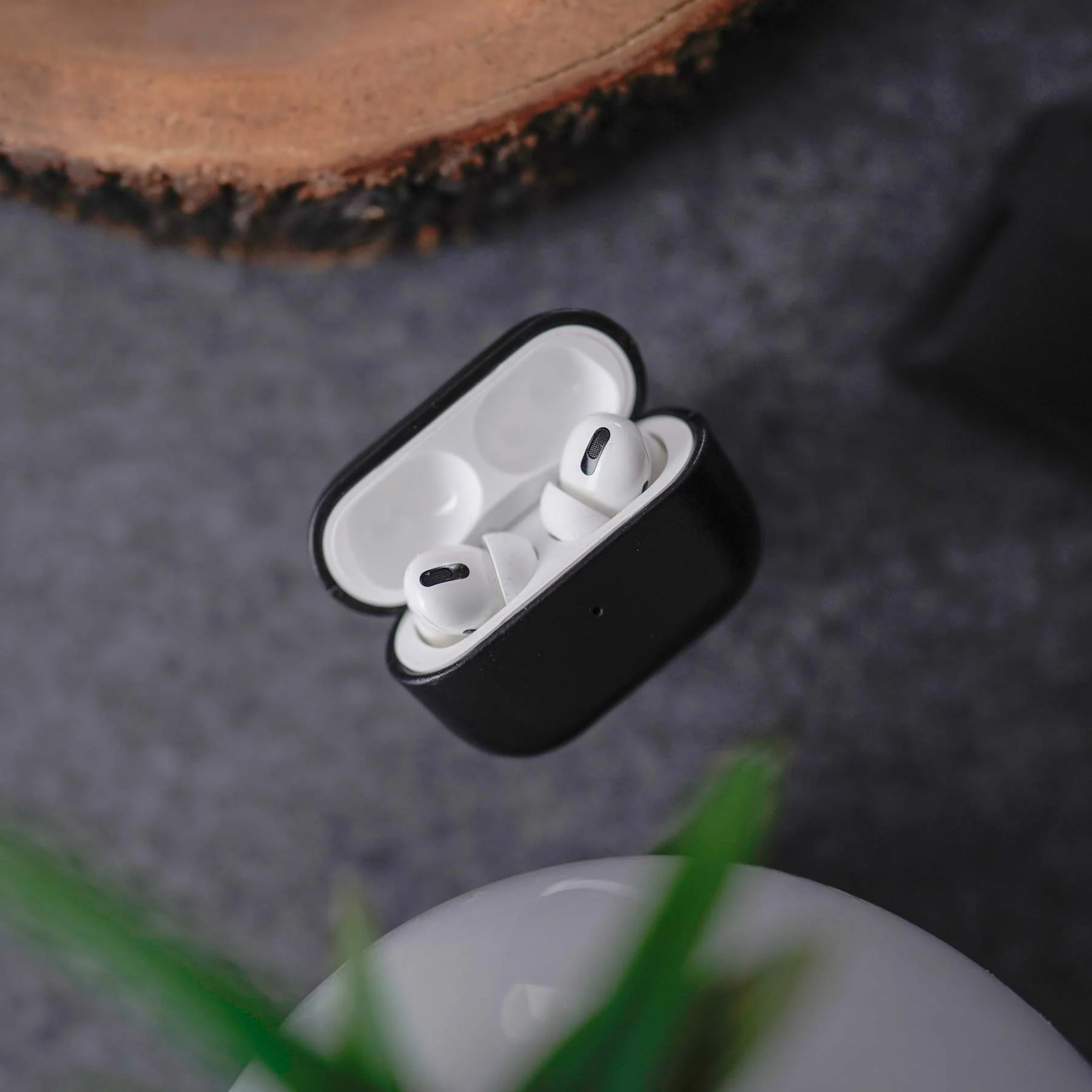 Leather AirPods Pro (2nd Generation) Case - Black - Image 7