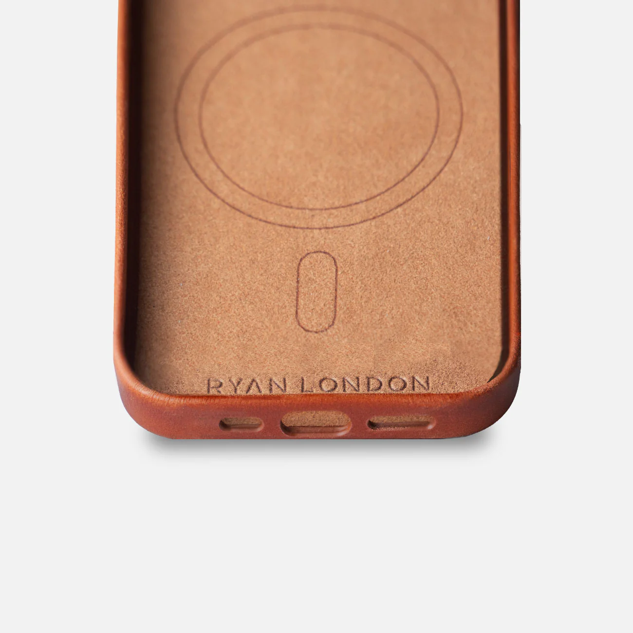Leather iPhone 17 Shell Case Metal, MagSafe - Saddle Brown - Image 6
