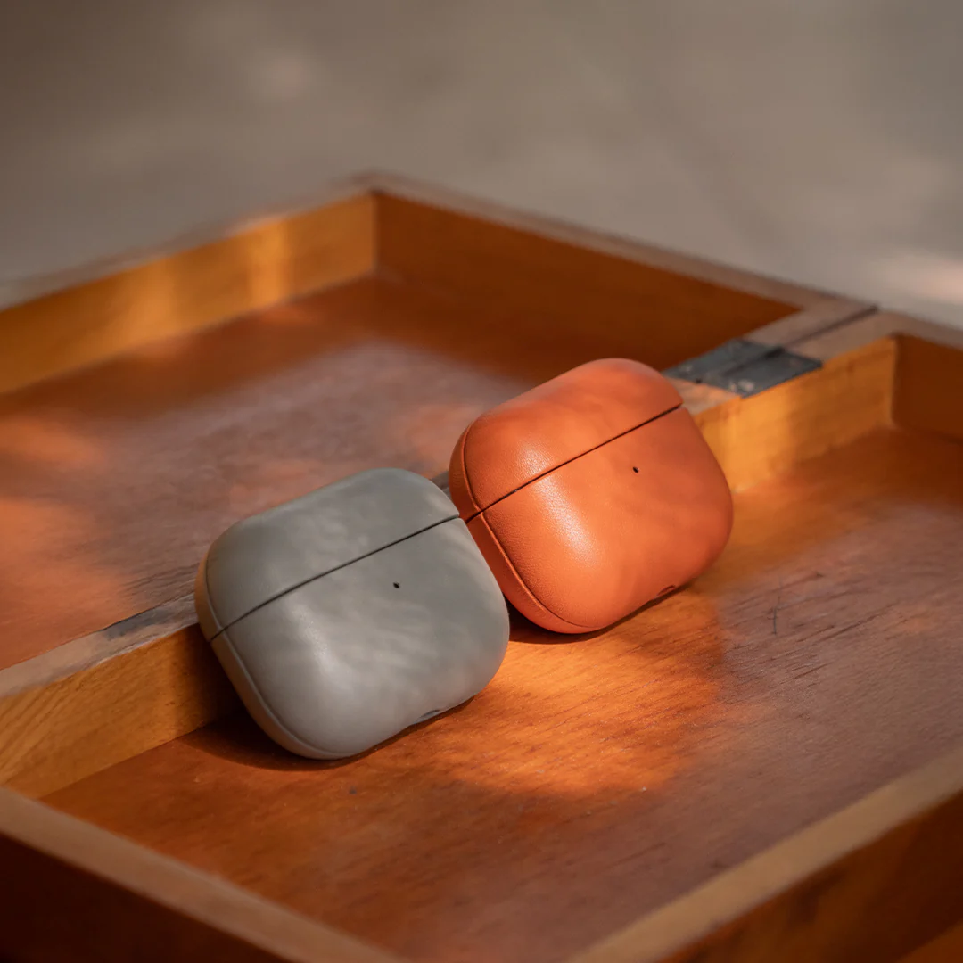 Nappa Leather AirPods (4th Generation) Case - Grey - Image 8