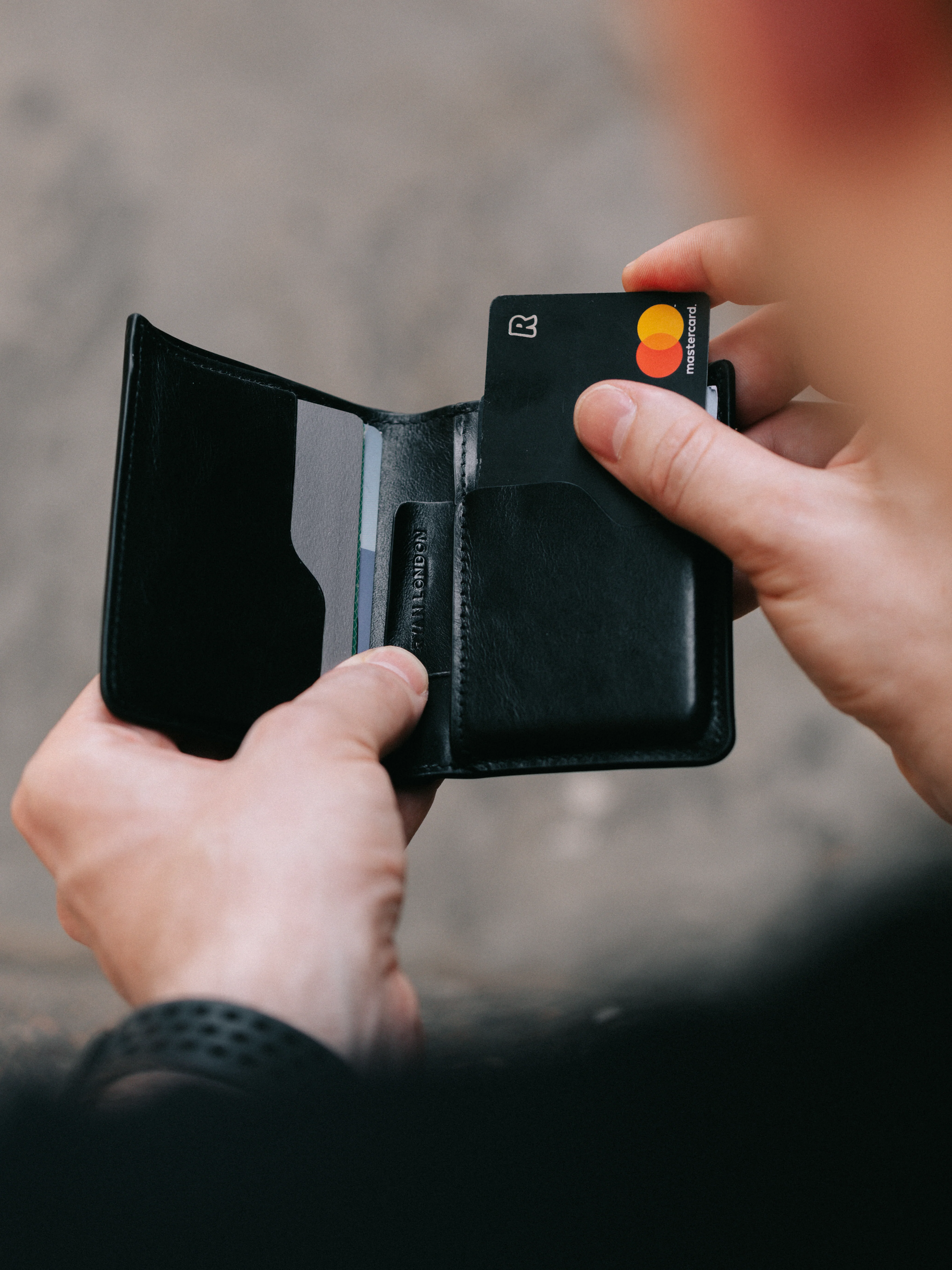Super Slim Bi-fold wallet - Black - Image 8