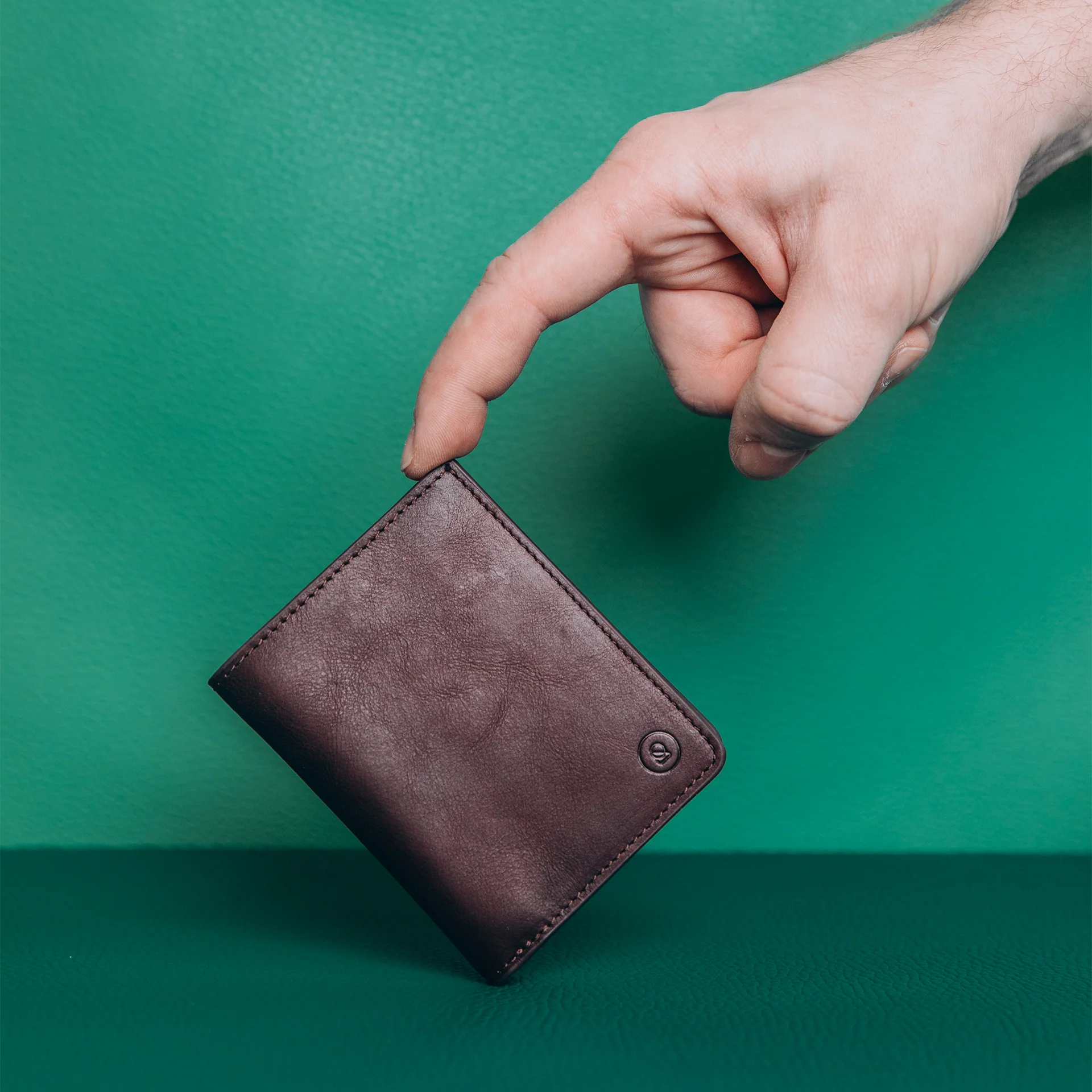 Super Slim Bi-fold wallet - Dark Brown - Image 9